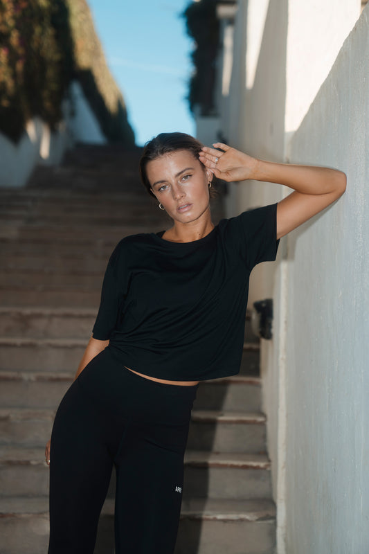 black apríshield cropped lyocell tee